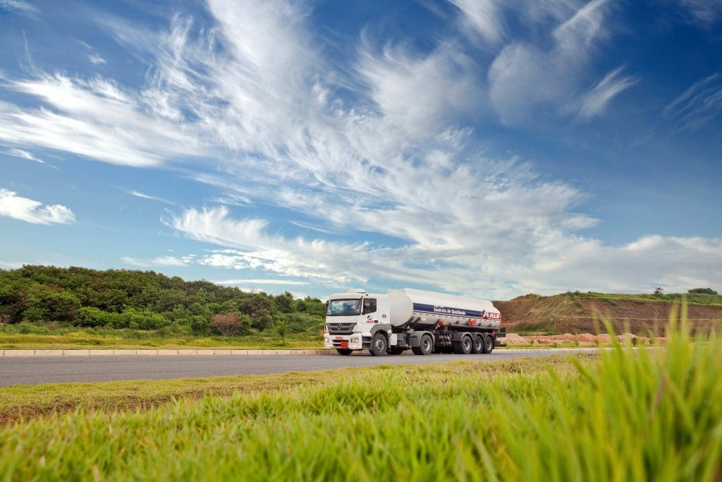 ale-sat-UlmLMQC8pJ4-unsplash A lorry on a road